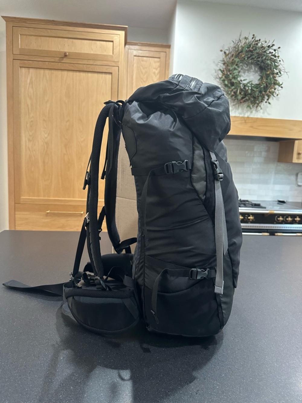Arc'teryx Axios 35L Hiking Backpack - Black - Rare/Discontinued - Picture 3 of 13